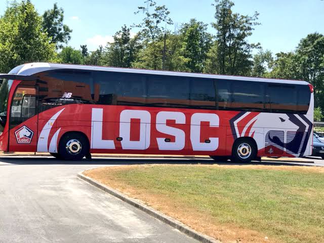 Les supporters du LOSC sous le choc après le don d’un nouveau bus par l’ancien capitaine