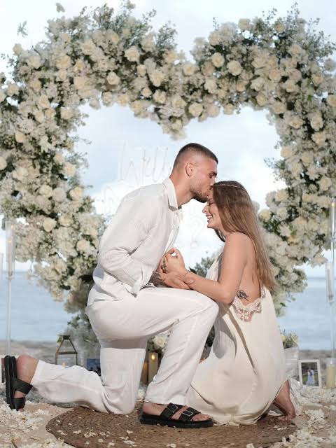 Daniel Bîrligea et Antonia Salanță accueillent leur bébé — Un hommage émouvant à une légende du FCSB 🍼❤️🤍**